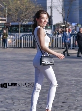 街拍;怎么搭配高级感的一身白色,一起来看看吧