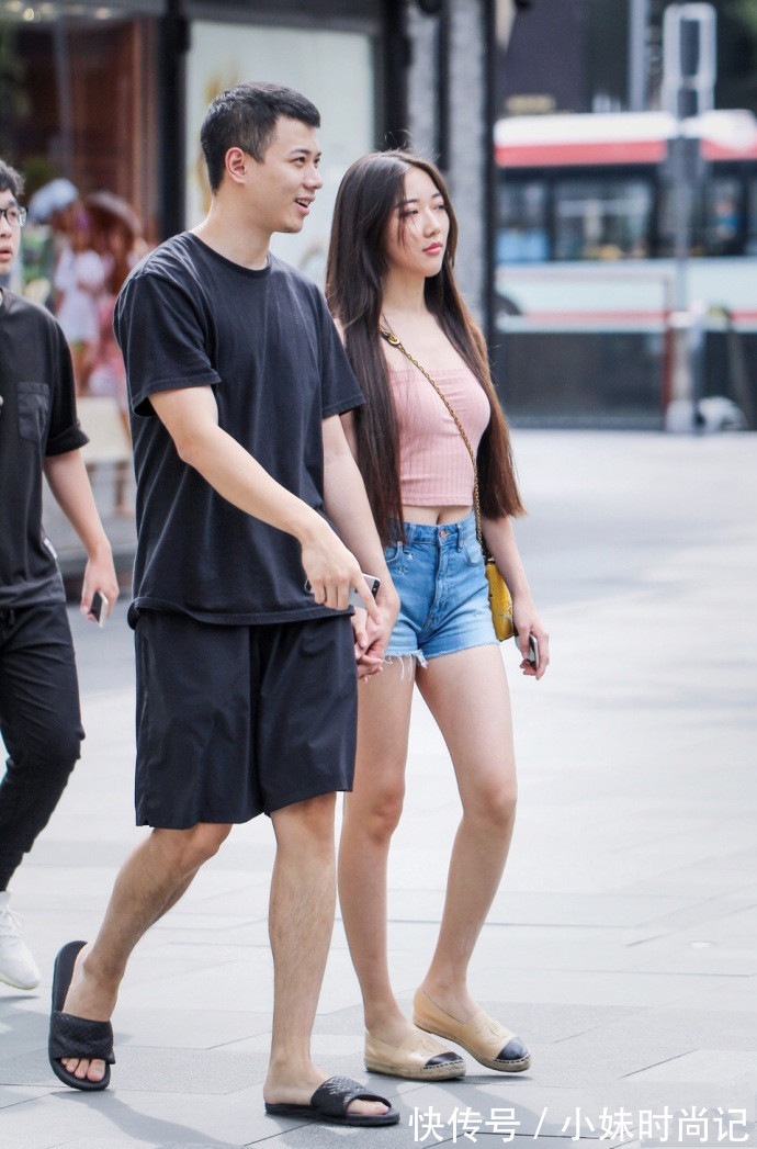 街拍|成都街拍,几套小清新穿搭,让你在骄阳下依旧光彩照人