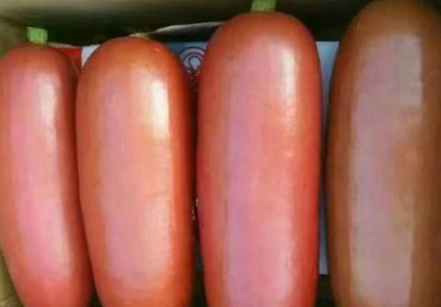 大爷街边摆摊卖“巨型香肠”,路人围观不敢买,尝过后抢着要