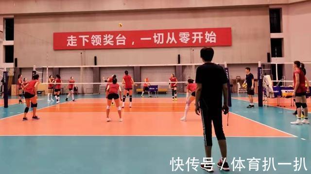 包壮|时隔九年,中国女排迎来换帅,谁将是新任主教练的人选。拭目以待