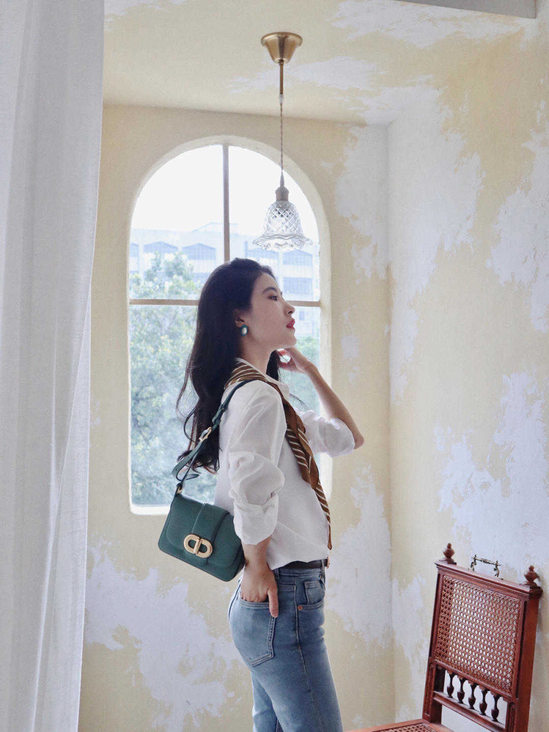 气质|牛仔裤这样搭配,你也可以变得很气质,简单又时髦