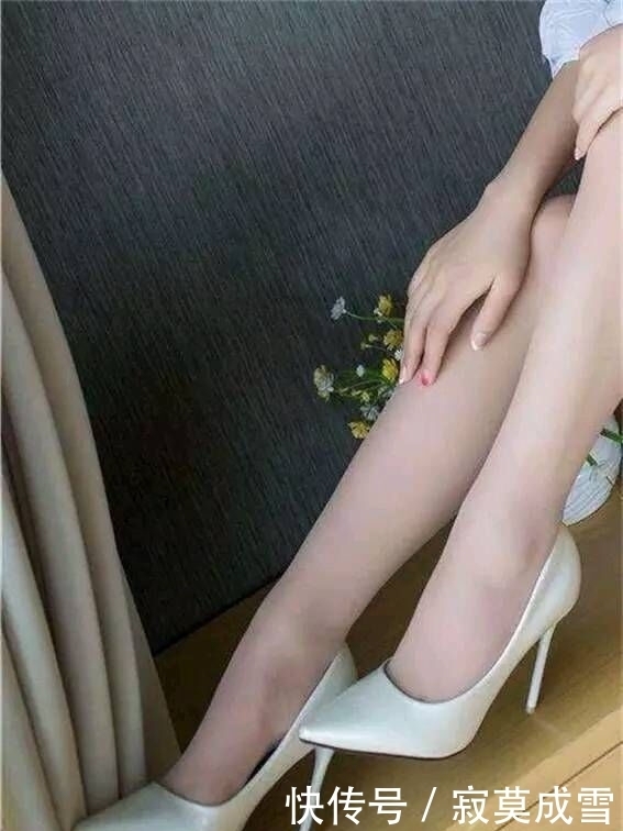 整体|细跟鞋提升整体的质感,创造出一种优雅的气质,让人过目不忘