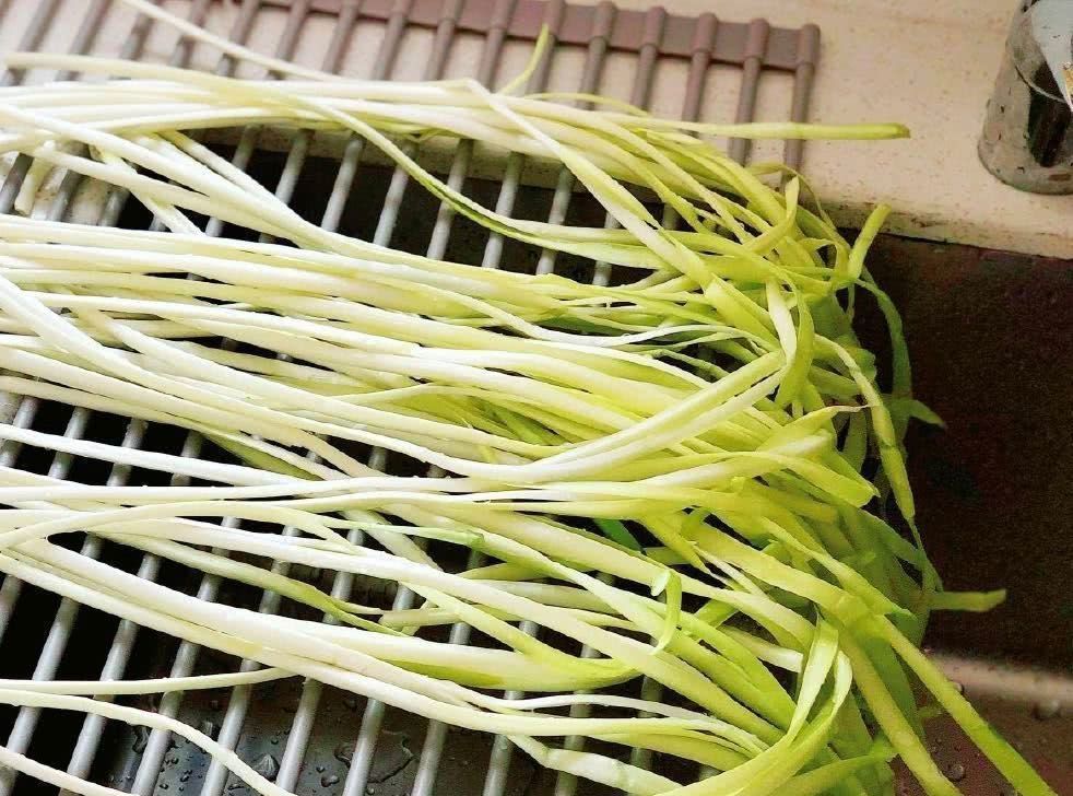 甘蓝|西兰花和白菜花、紫甘蓝和卷心菜、韭黄和韭菜…这些长得像的蔬菜,营养大不同