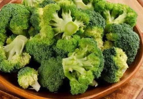  美容|人到中年想长寿，不妨多吃以下4种食物，补钙又补锌、美容又养颜