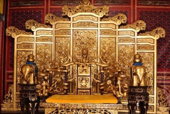 龙椅|专家对溥仪的龙椅修复了3年,却一直没有坐过,声称:不敢坐!