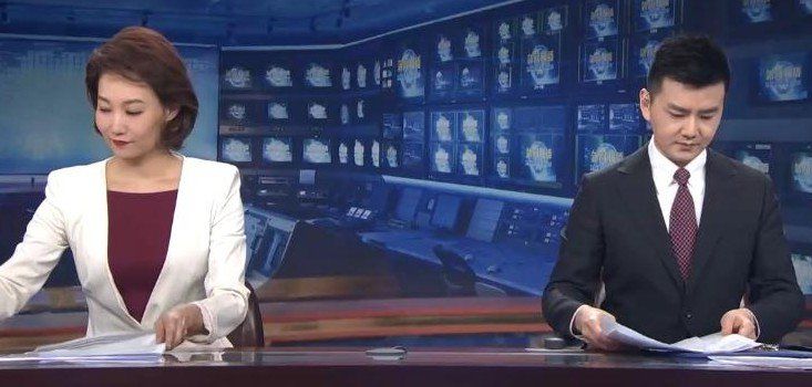 《新闻联播》放完后，总要播出他们收拾稿子的片段，为什么？