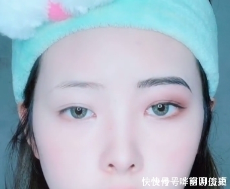 染料|女生在脸上画“特效妆”,第一眼:没什么特色,成品图:厉害了!