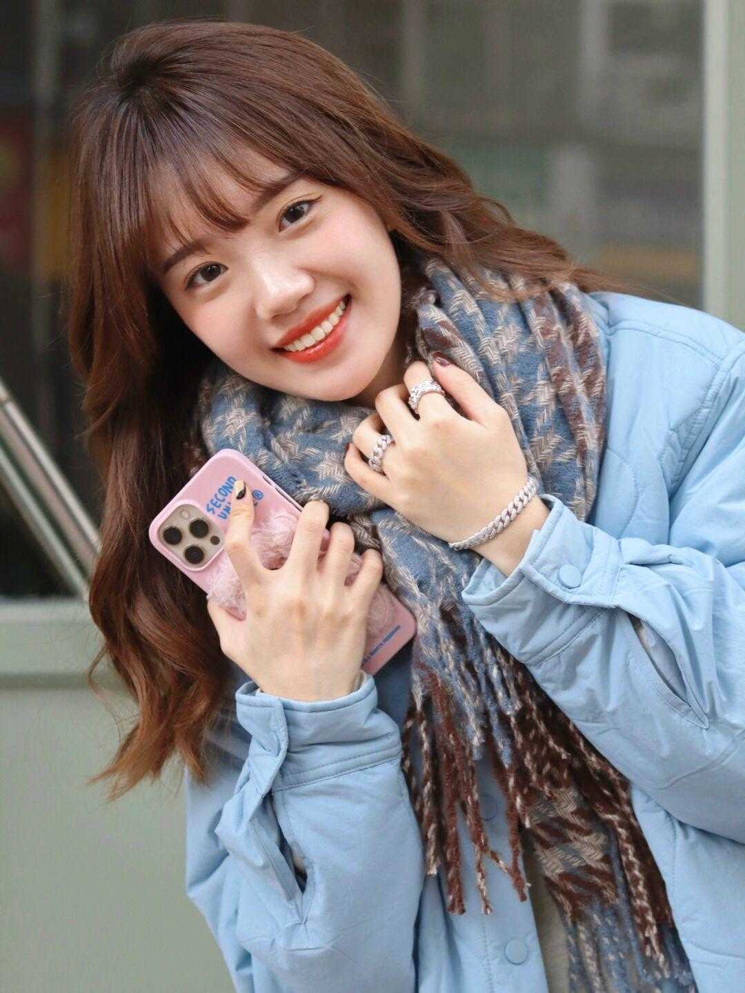 米黄色|别再说冬季单品穿不出减龄效果了!码住这四套造型,唯美又有气质