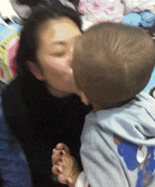 |搞笑GIF趣图:妹子你穿的这么好看在这跳舞,不冷么