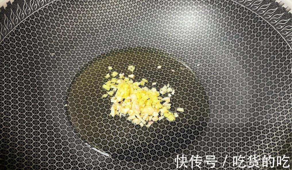 炒香干|立秋到了，这菜我家孩子爱吃，做法超简单，营养互补，补钙长个头