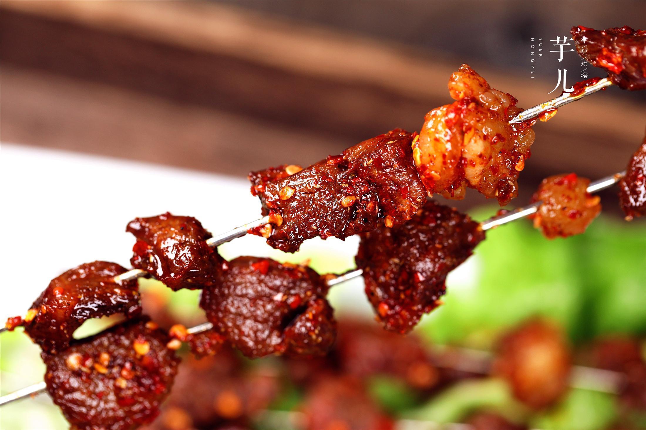 想吃羊肉串教你在家自己烤,做法简单,软嫩多汁,美味又健康