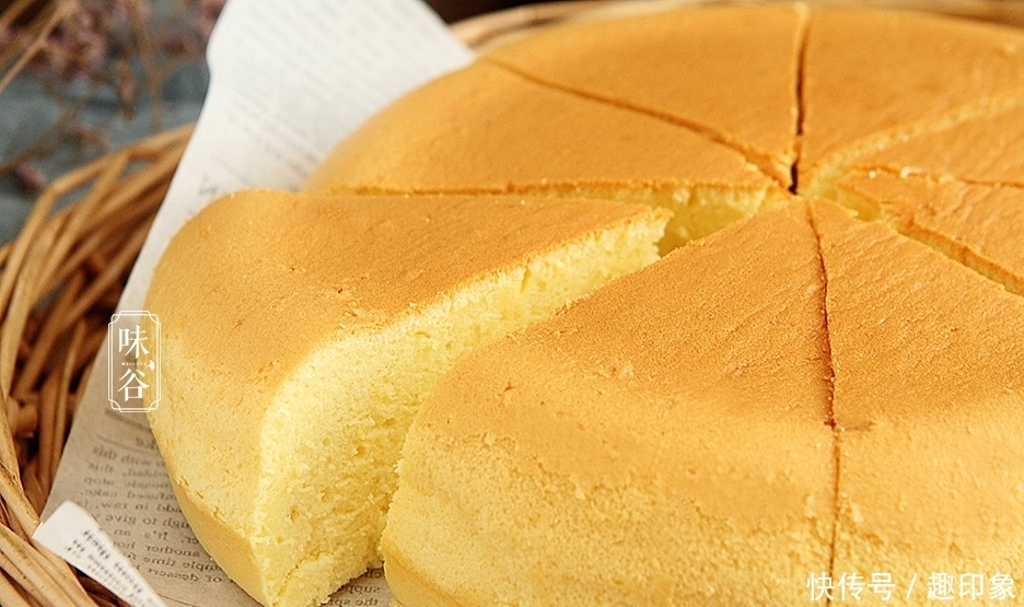 教你在家做蛋糕,掌握好小窍门,不塌陷不回缩,比烤的还要好吃