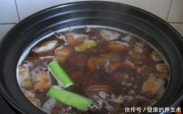 炖肉时,别只用清水炖,多加2样料,炖好的肉软嫩入味,香气扑鼻