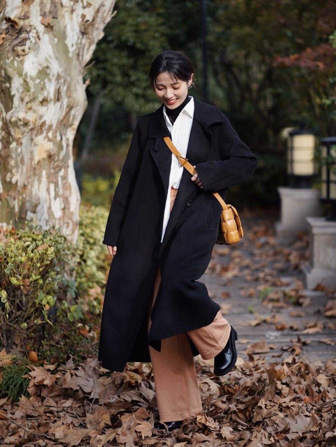 梨形身材 “阔腿裤”很适合梨形身材的女生,搭毛衣和外套温暖优雅,超好看