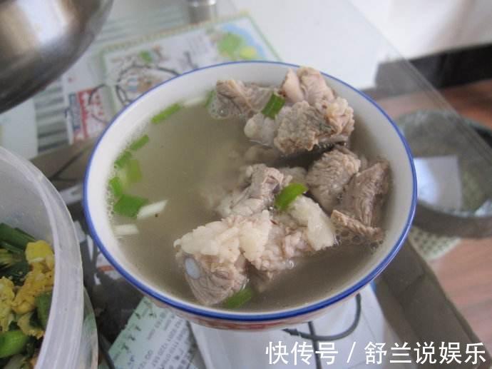 炖排骨汤|炖排骨汤时,先放盐还后放盐厨师说漏嘴多数人做错,肉柴