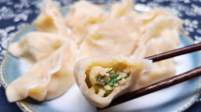 黄豆酱|包白菜饺子,记住老师傅的“2放2不放”,饺子鲜嫩多汁,特好吃