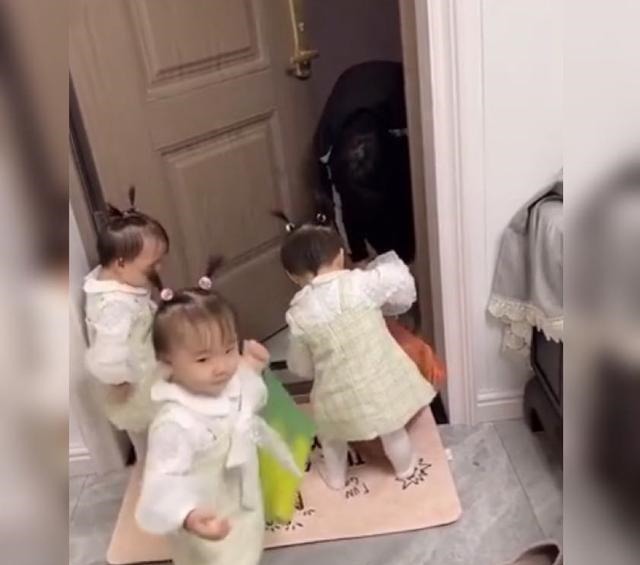 独生子女|爸爸买菜回来,三胞胎出人意料的举动太暖心,网友:得有多幸福啊