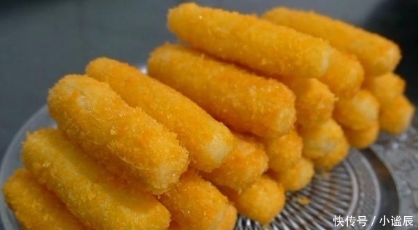 我家土豆从来不炒着吃,简单一做变成小零食,香甜酥脆,全家爱吃