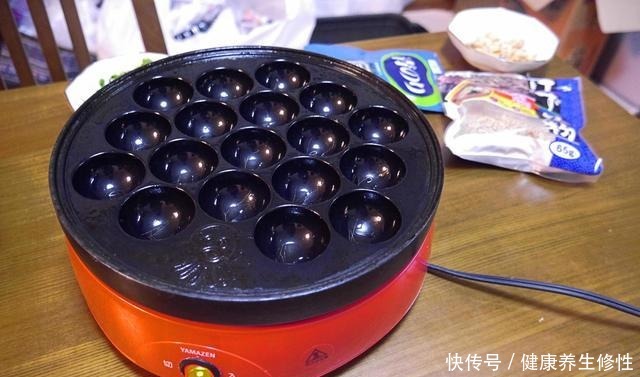 想吃章鱼烧不用出去买,教你在家做,口感丰富又弹牙,比买的还香