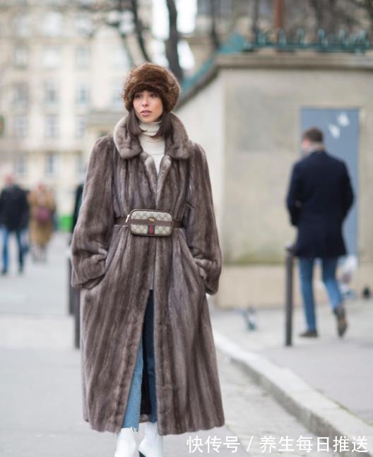 皮草 秋冬买完毛衣大衣,建议搭配一顶“皮草帽”,优雅时髦又保暖!