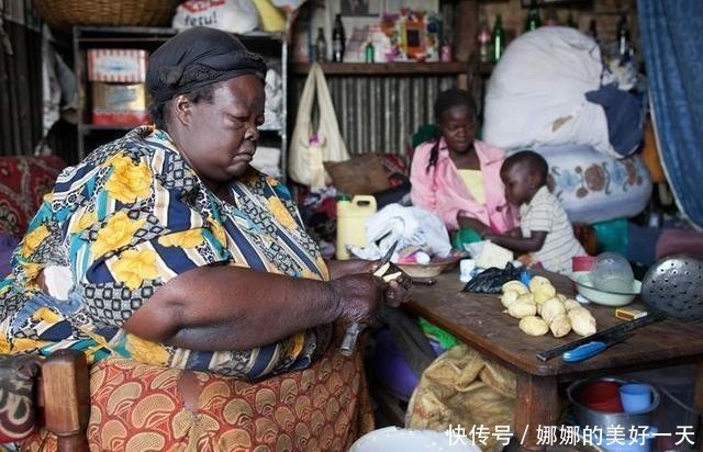 丈夫|非洲部落第一“美人”，丈夫彻夜寸步不离，担心被情敌抢走