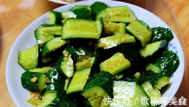 娘家|在娘家聚餐,弟媳妇做了一大桌子菜招待,样样都好吃,亲友全点赞