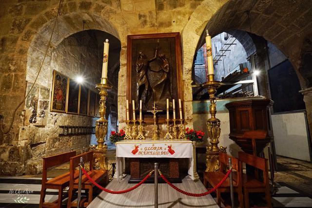 基督教圣地,耶稣在这里遇难、安葬、复活,信徒慕名而来