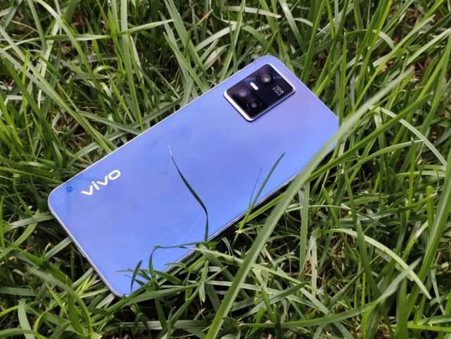 全新一代|吸睛的设计必然是“怪异”的？vivo S10 Pro的方向才是正确的