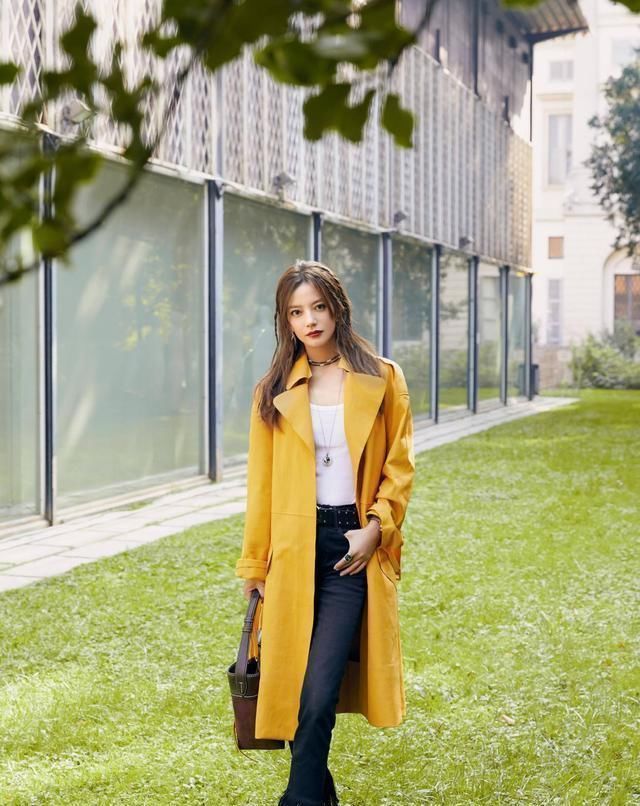 赵薇活动被抓拍,生图曝光真实颜值,这才是44岁女人的真实状态