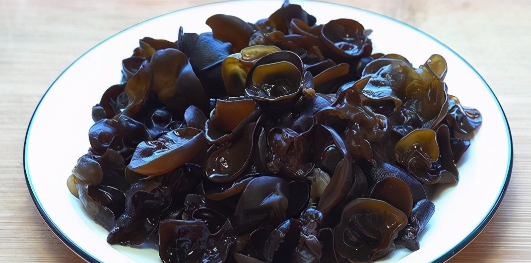 泡木耳时，直接加水就错了！厨师长教你一招，木耳3分钟就能泡软