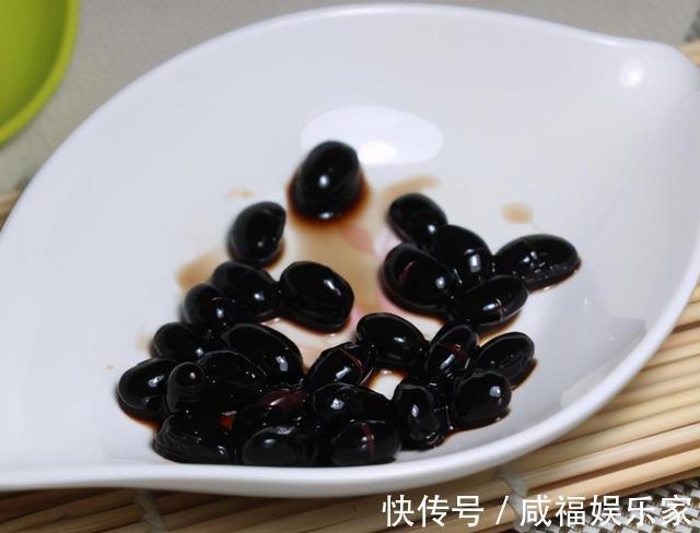 家常|天冷我家常吃黑豆,用醋泡一泡,每天吃5颗,补充蛋白质和维生素