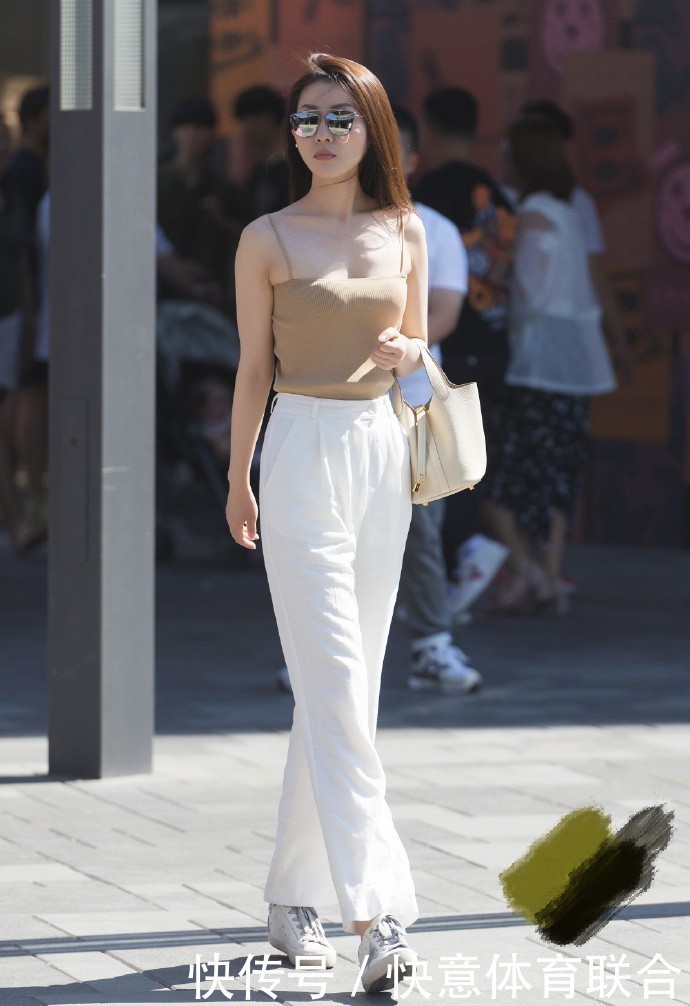 简单点,穿衣的方式简单点,爱美的姑娘们看这里