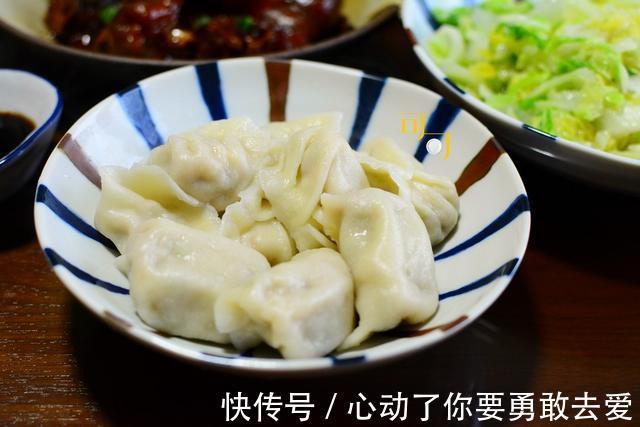 天气凉快起来，包点三鲜饺子当早餐，比每天啃面包舒服得多