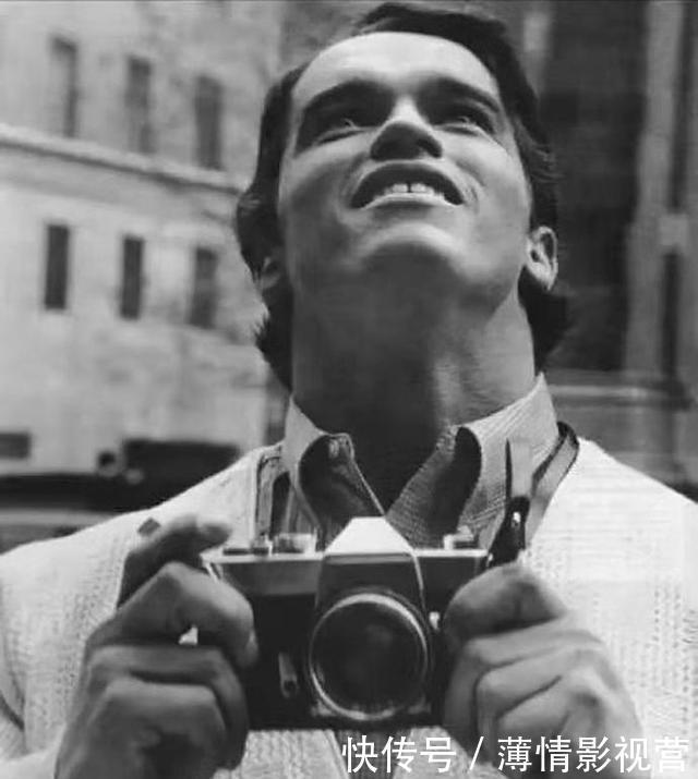 普京|13张世界名人罕见照稚气的普京,留长发的成龙,扭胯的林青霞