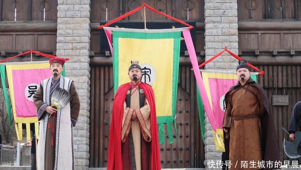 宋江|宋江被毒死时,有三位梁山好汉手握重兵,为何无一人为宋江报仇?