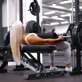 训练|瑞典性感健身模特，通过4个动作打造出前凸后翘的身材