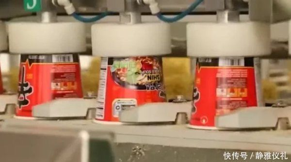泡面|泡面真的不干净吗?康师傅公开生产车间,网友:比我家厨房还干净