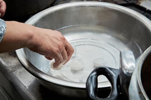 丸子汤|汆丸子，调肉馅很关键，牢记3要点，丸子没腥味，饱满多汁不松散