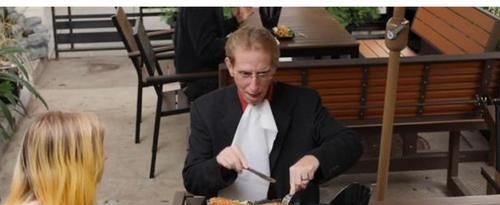 当外国人第一次吃油条的时候，竟发生了这些事，最后一张乐翻了！