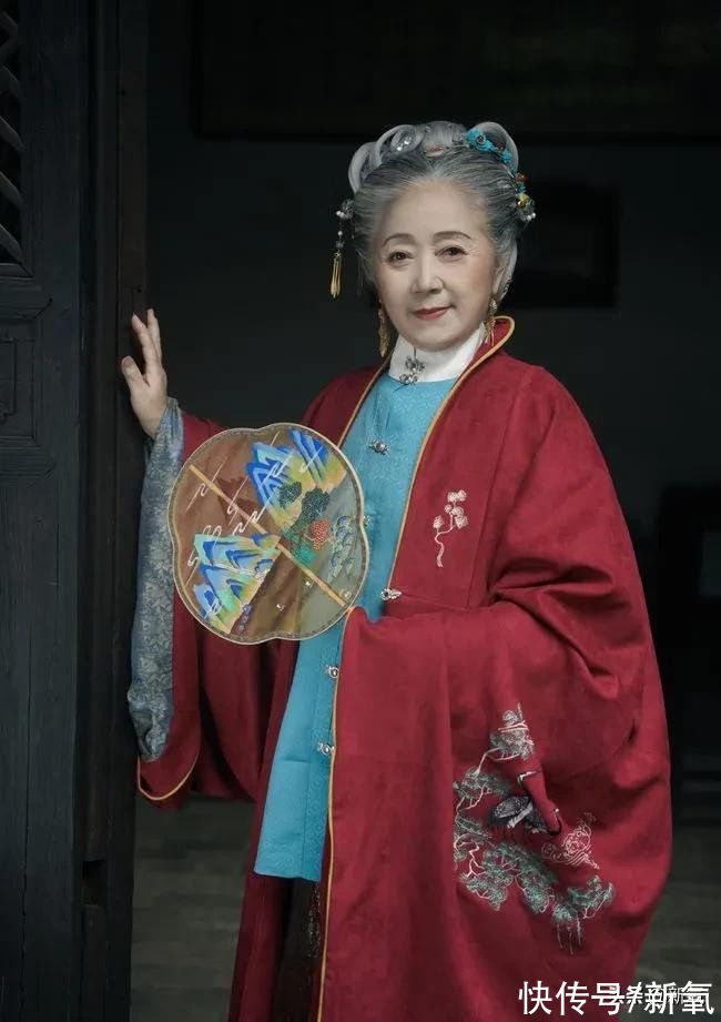 刘维秀$这位77岁的奶奶,穿上汉服也太惊艳了