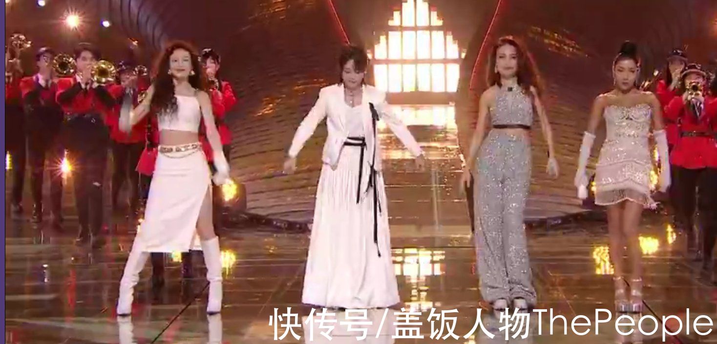 “南北”双台跨年：唐嫣美艳、王鸥抢镜，杨幂眼妆像“发光眼屎”