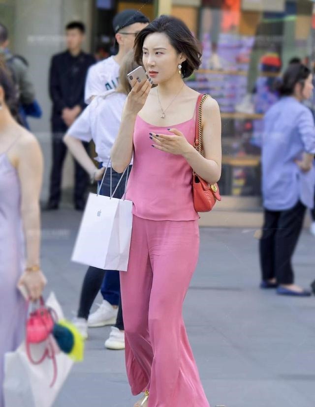 瑜伽裤 “微胖”女生的福利,宽松版的瑜伽裤尽显女性玲珑好身姿!