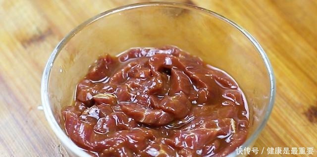 孩子天天闹着要吃意面，大厨教你在家做，只需简单几步，超级好吃