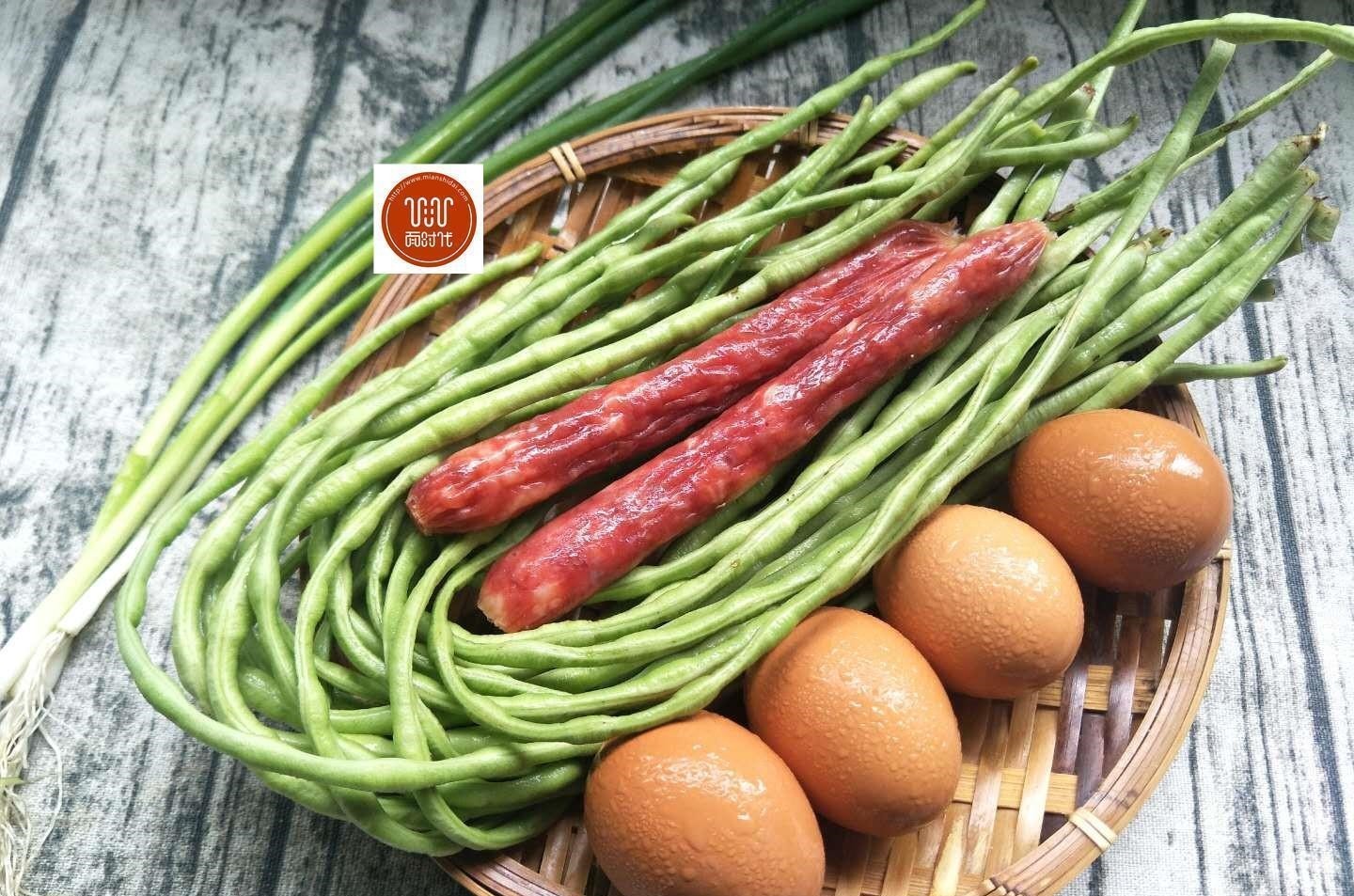 1把豆角,4个鸡蛋,筷子一搅,几分钟解决全家人早餐,柔软劲道