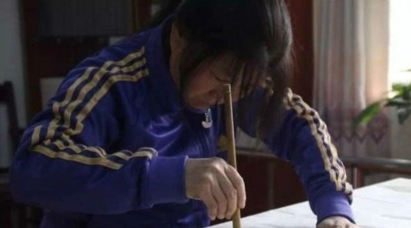 田蕴章!农妇苦练书法30年,字迹堪比田蕴章,专家:毫无艺术,不值钱