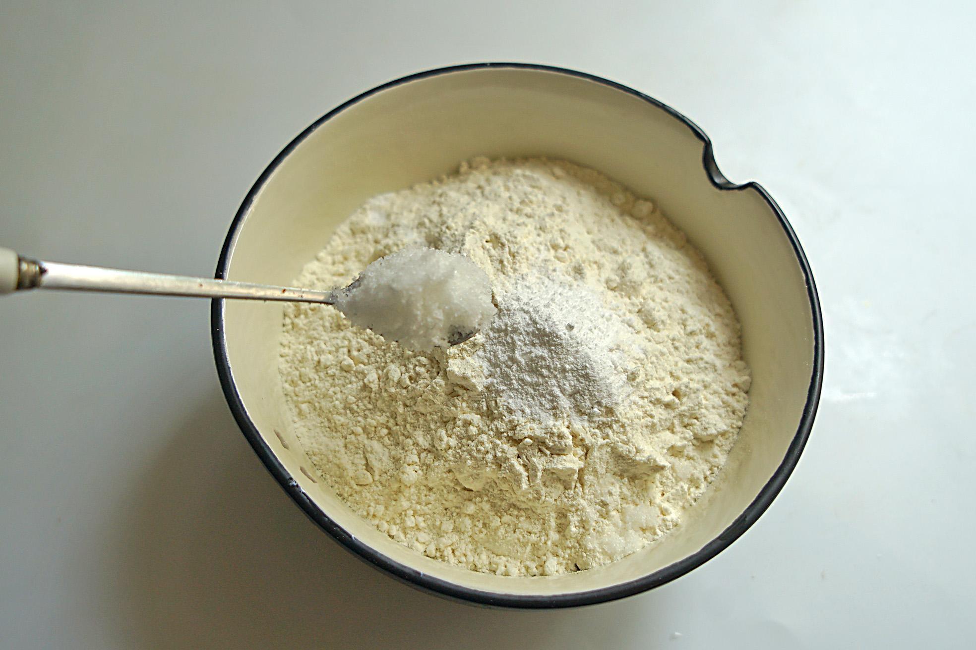 这饼不用烫面不怕粘手,比炸糖糕更简单,咬一口宣软好吃