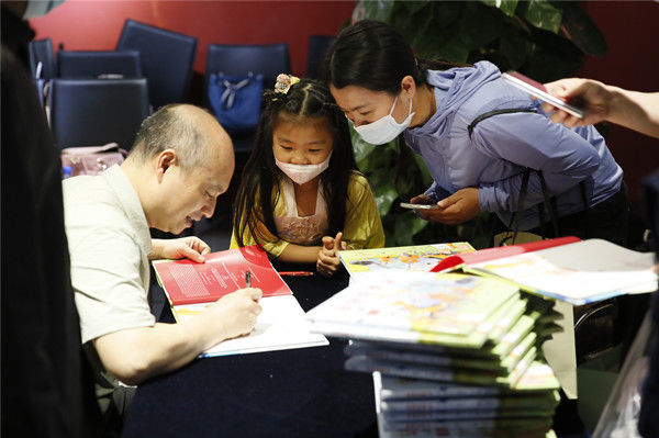 丹·布朗$悬疑大师丹·布朗跨界写童书,《动物狂想曲》讲了怎样的故事?