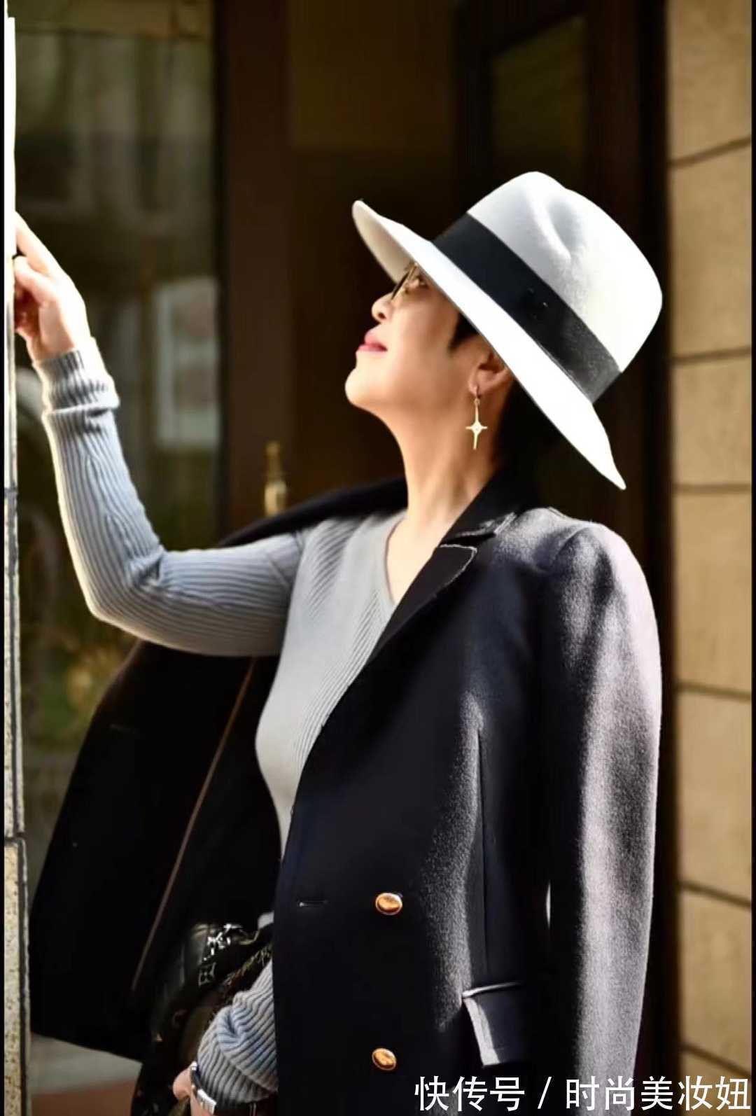 女性们 毛衣如何穿更“显贵”?看这位60岁奶奶的日常穿搭,高级又减龄