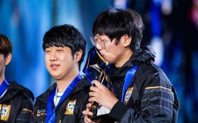 宁王|暴躁宁王再破防，直播怼弹幕我20多岁赚了8位数，你呢