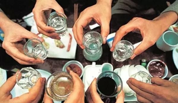 茅台酒|为啥53度的茅台酒“卖断货”，而43度的茅台酒却少有人买？